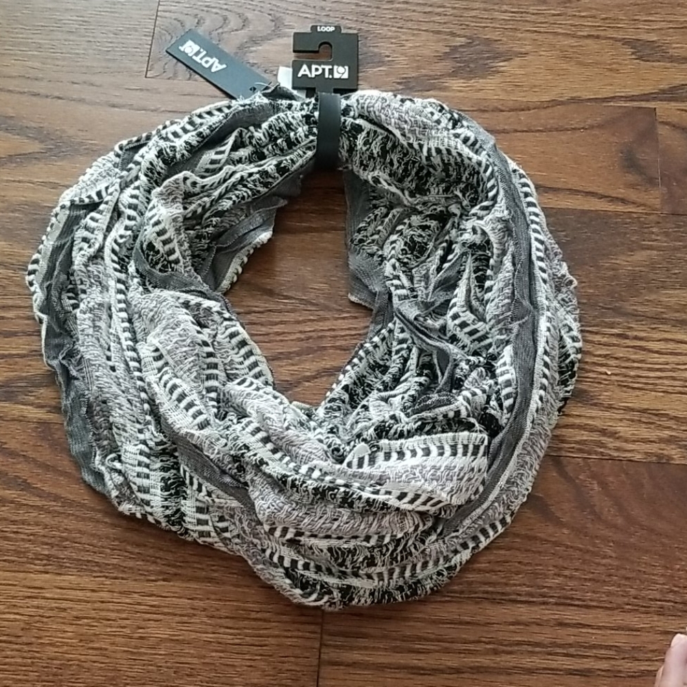 Apt 9 scarf🦋